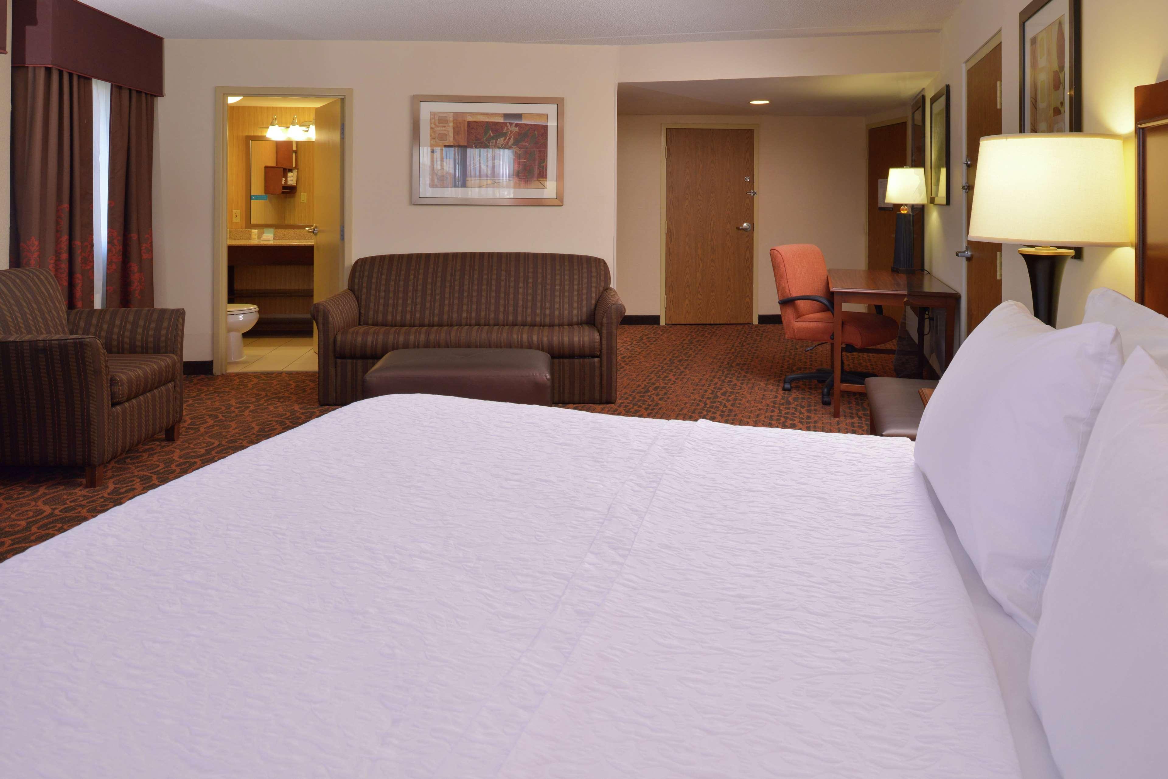 Hampton Inn Фредерик Экстерьер фото
