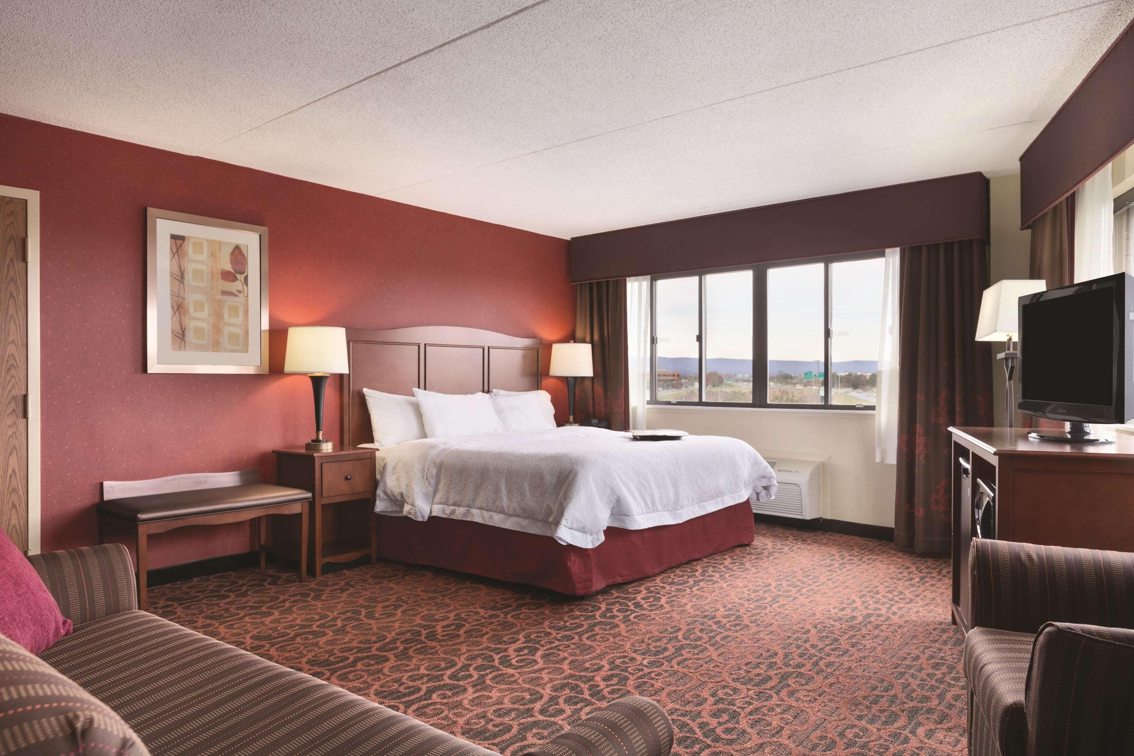 Hampton Inn Фредерик Экстерьер фото