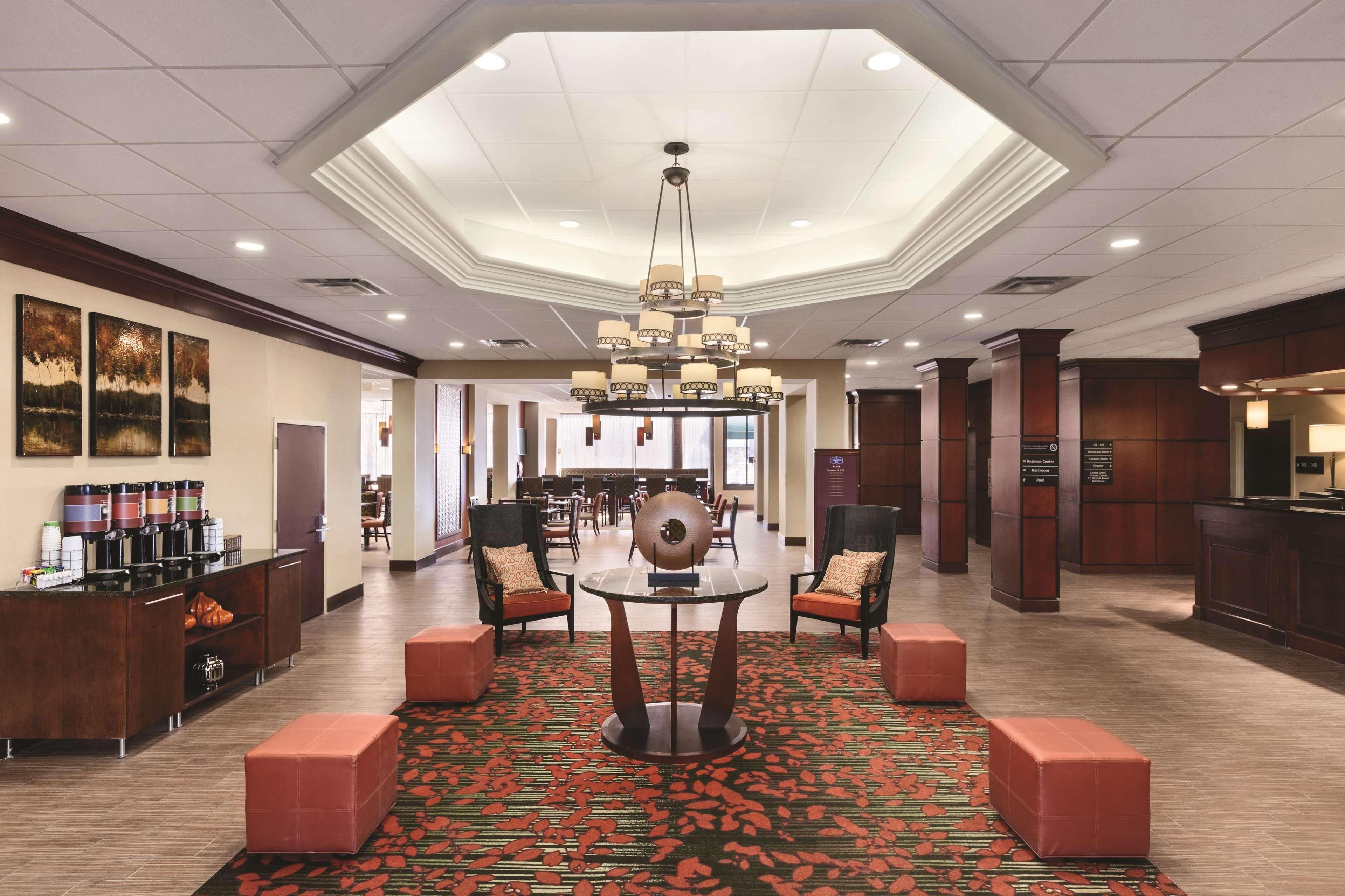 Hampton Inn Фредерик Экстерьер фото