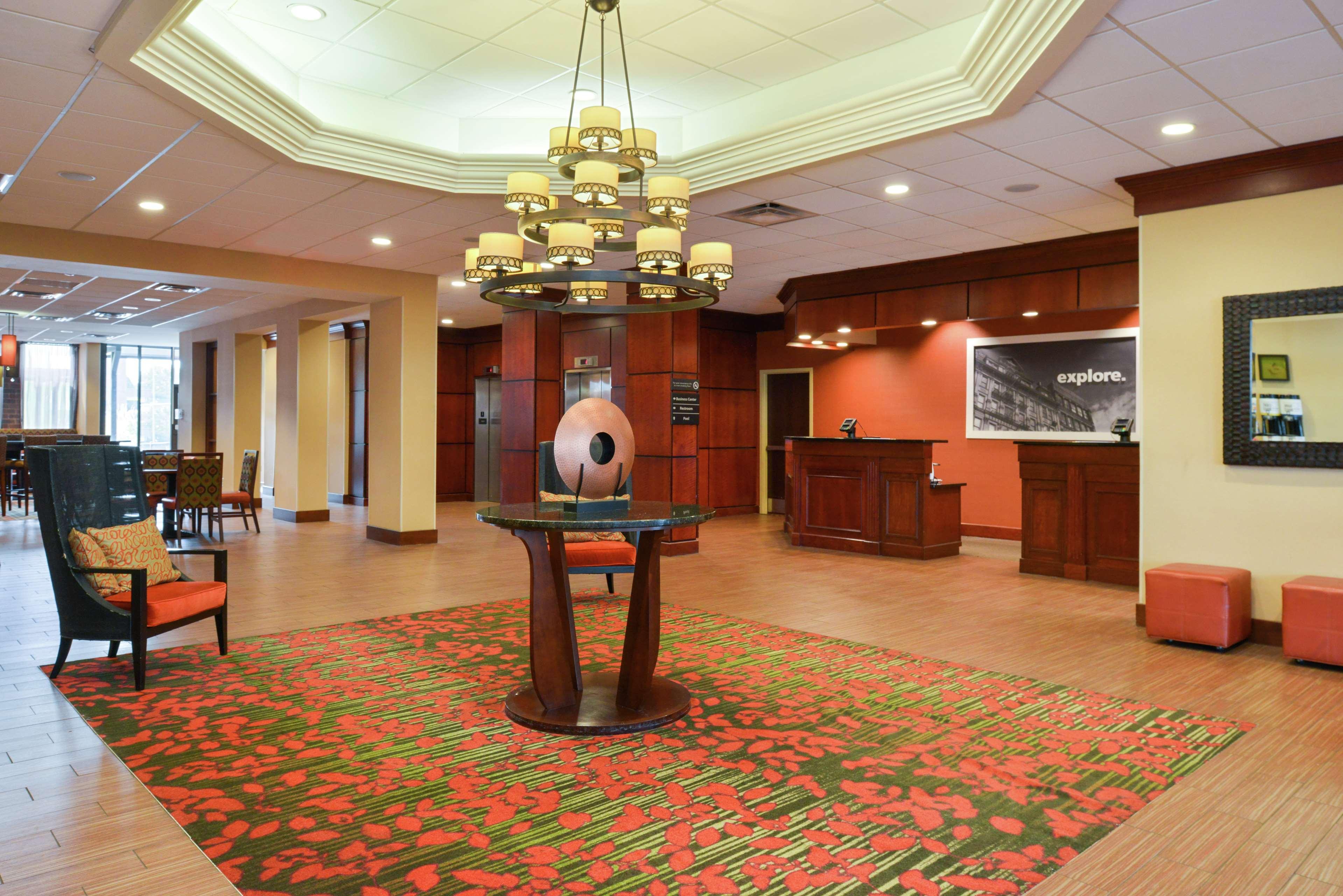 Hampton Inn Фредерик Экстерьер фото