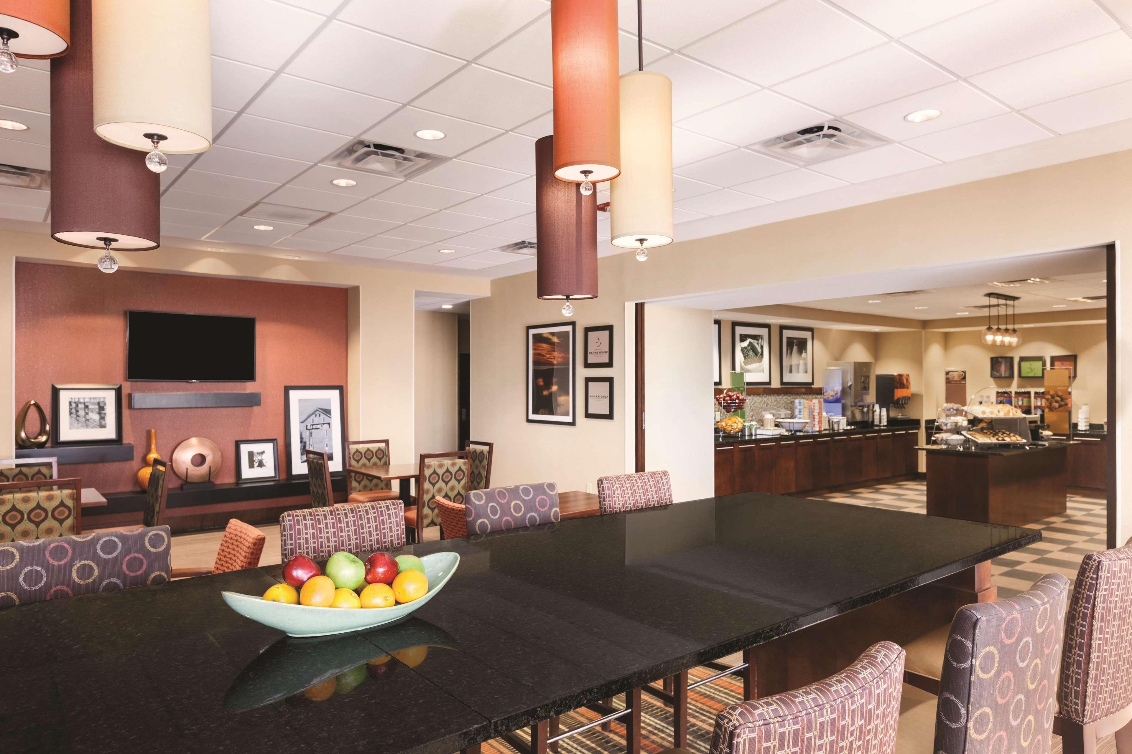 Hampton Inn Фредерик Экстерьер фото
