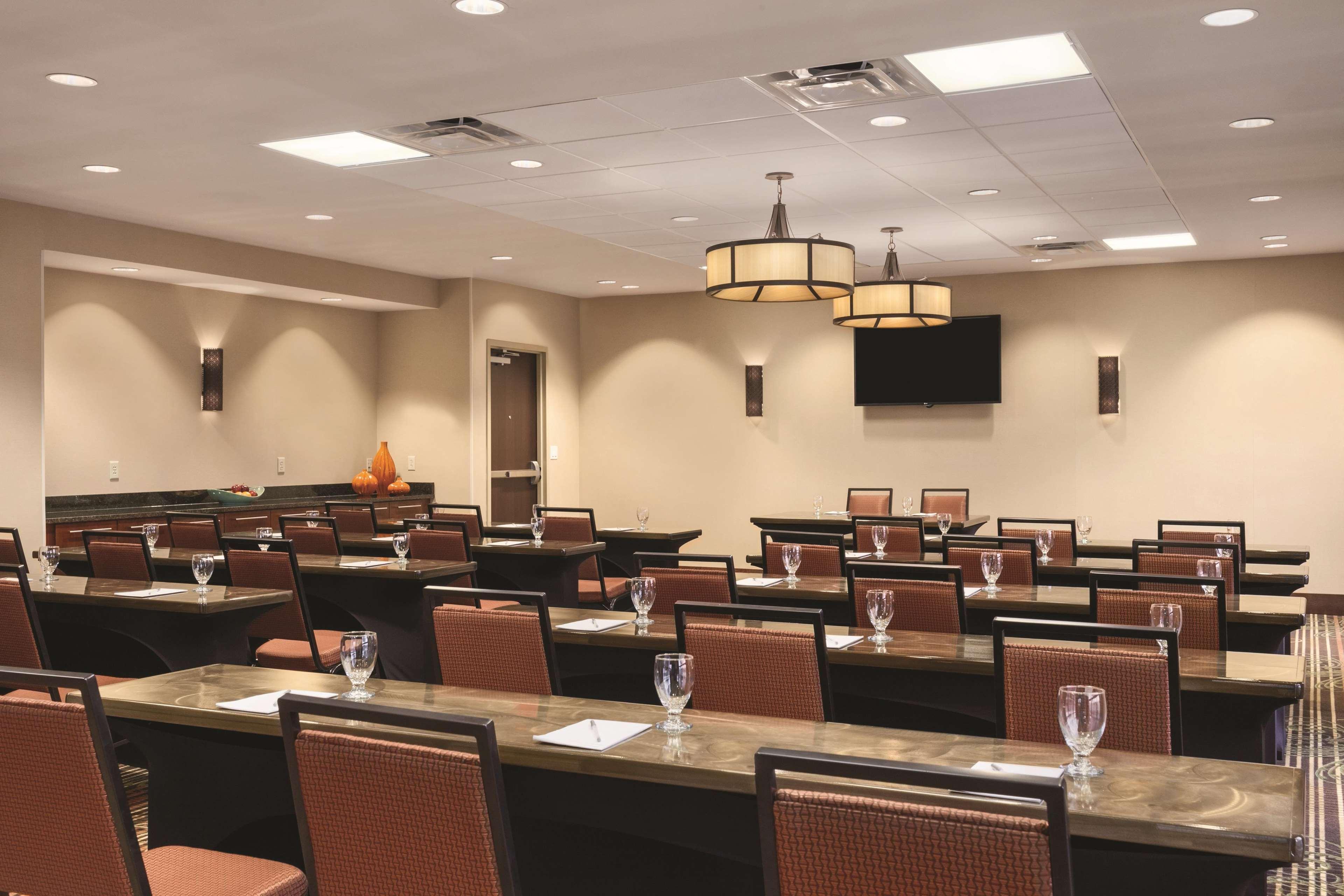 Hampton Inn Фредерик Экстерьер фото