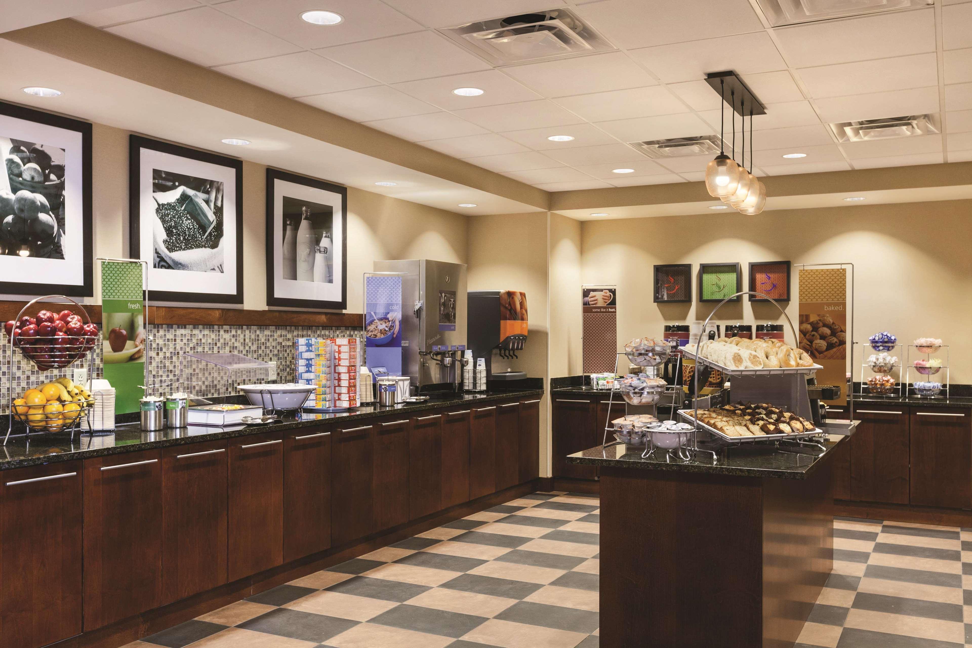Hampton Inn Фредерик Экстерьер фото