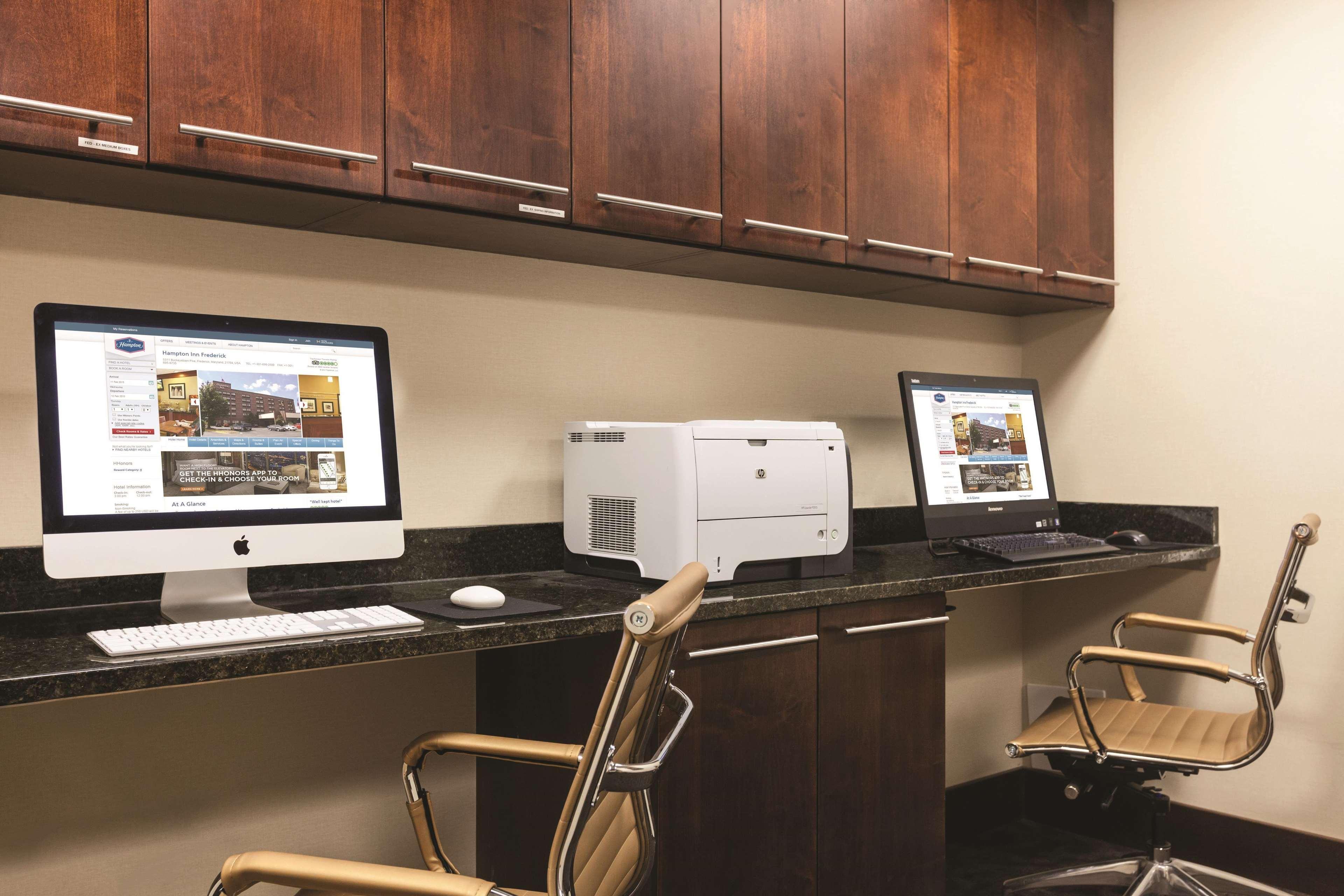 Hampton Inn Фредерик Экстерьер фото
