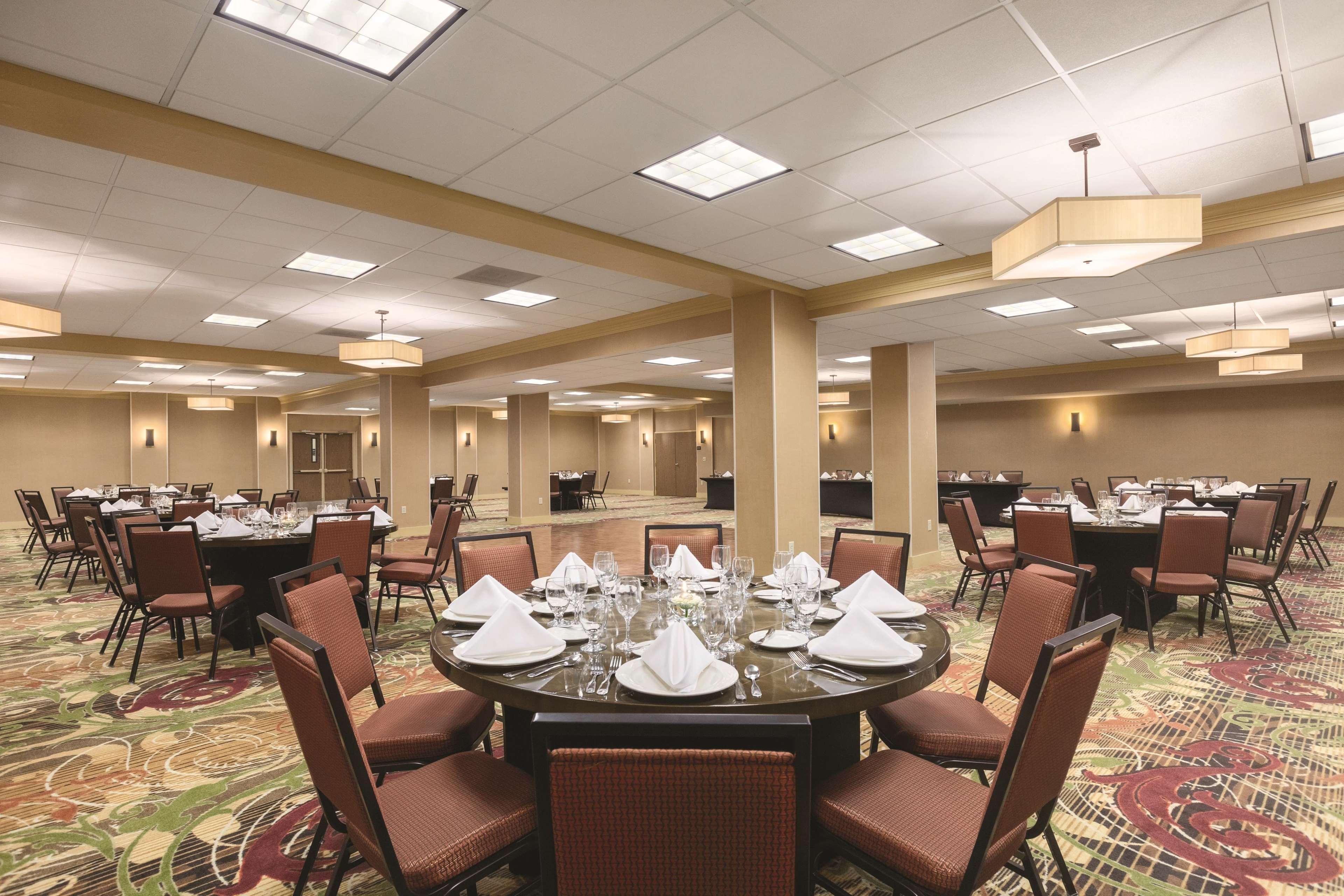 Hampton Inn Фредерик Экстерьер фото
