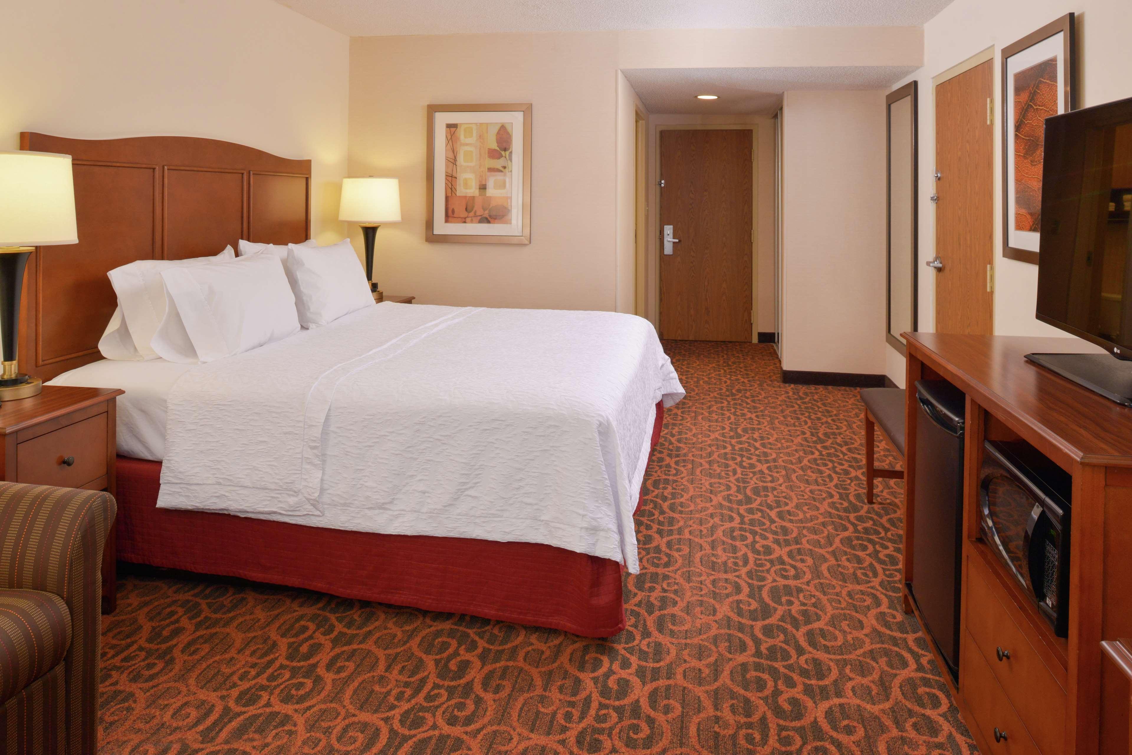 Hampton Inn Фредерик Экстерьер фото