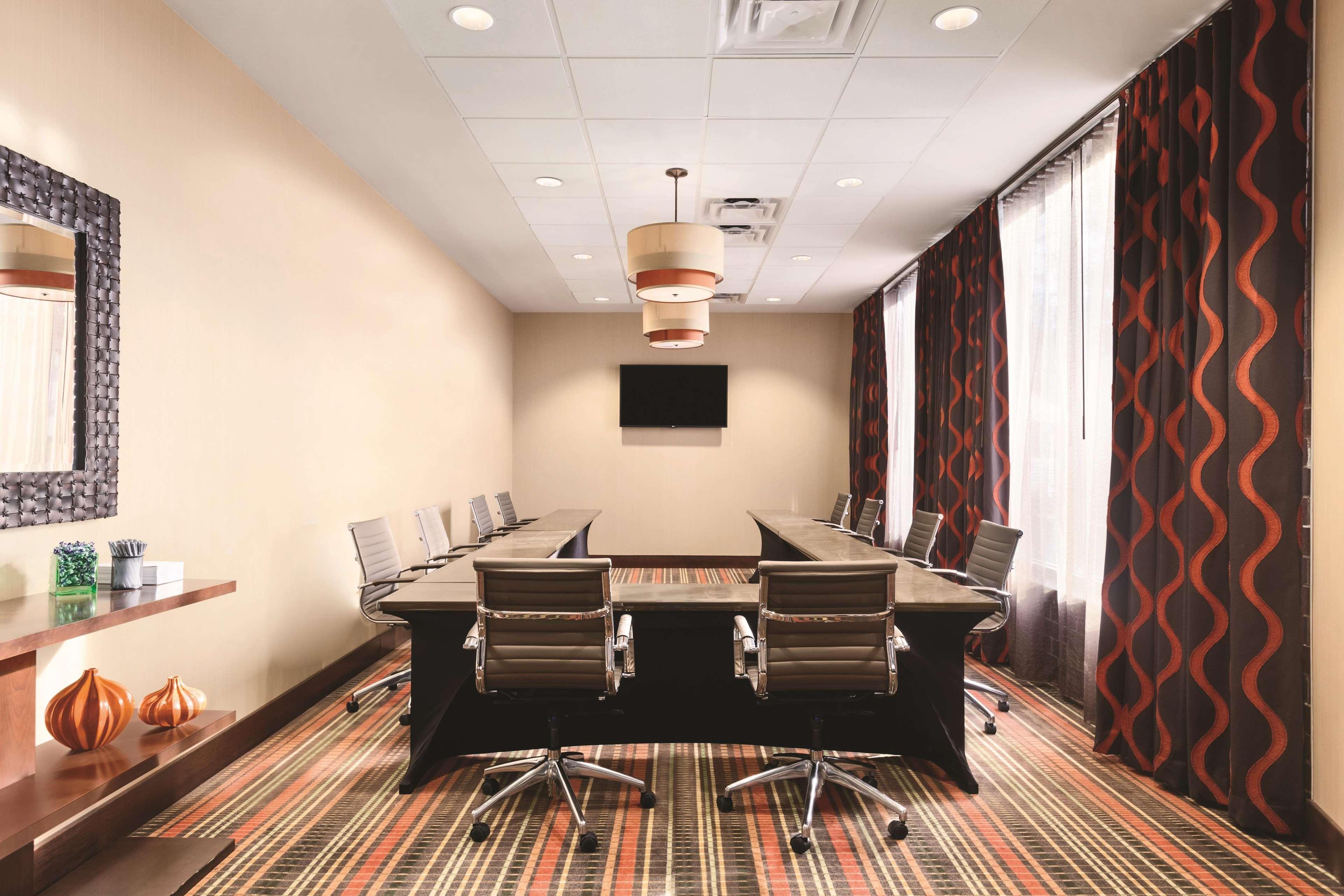 Hampton Inn Фредерик Экстерьер фото