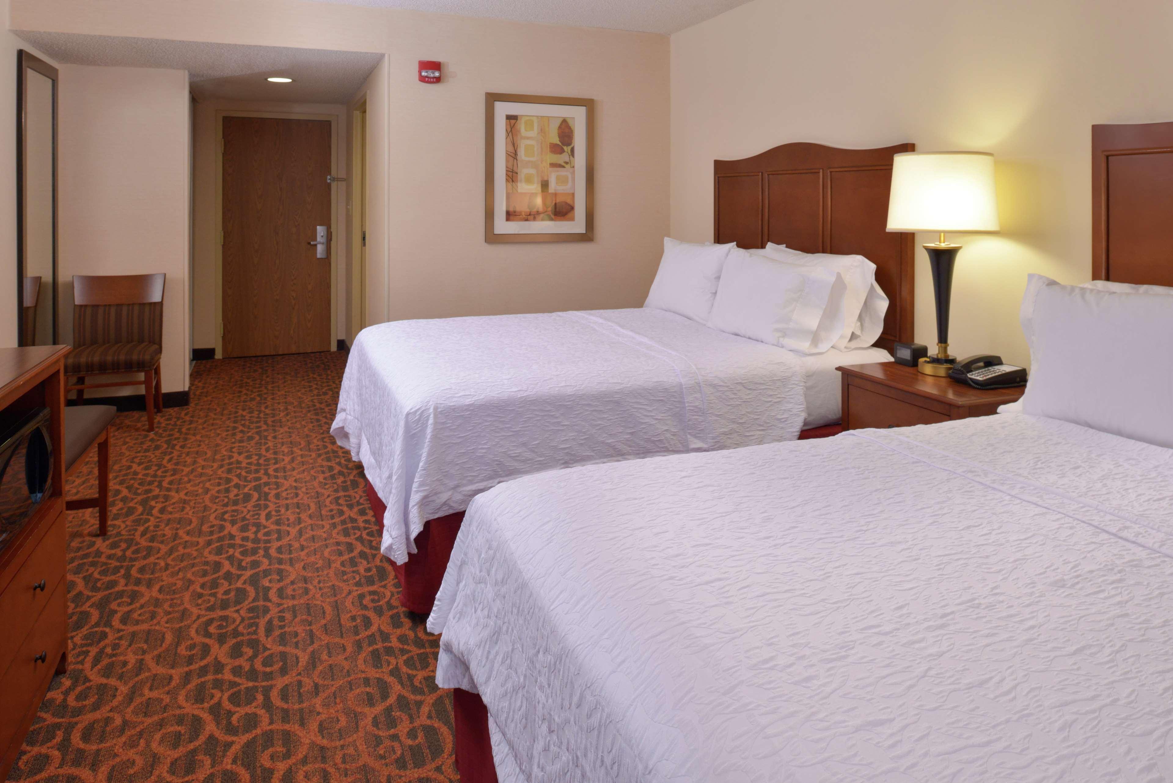 Hampton Inn Фредерик Экстерьер фото