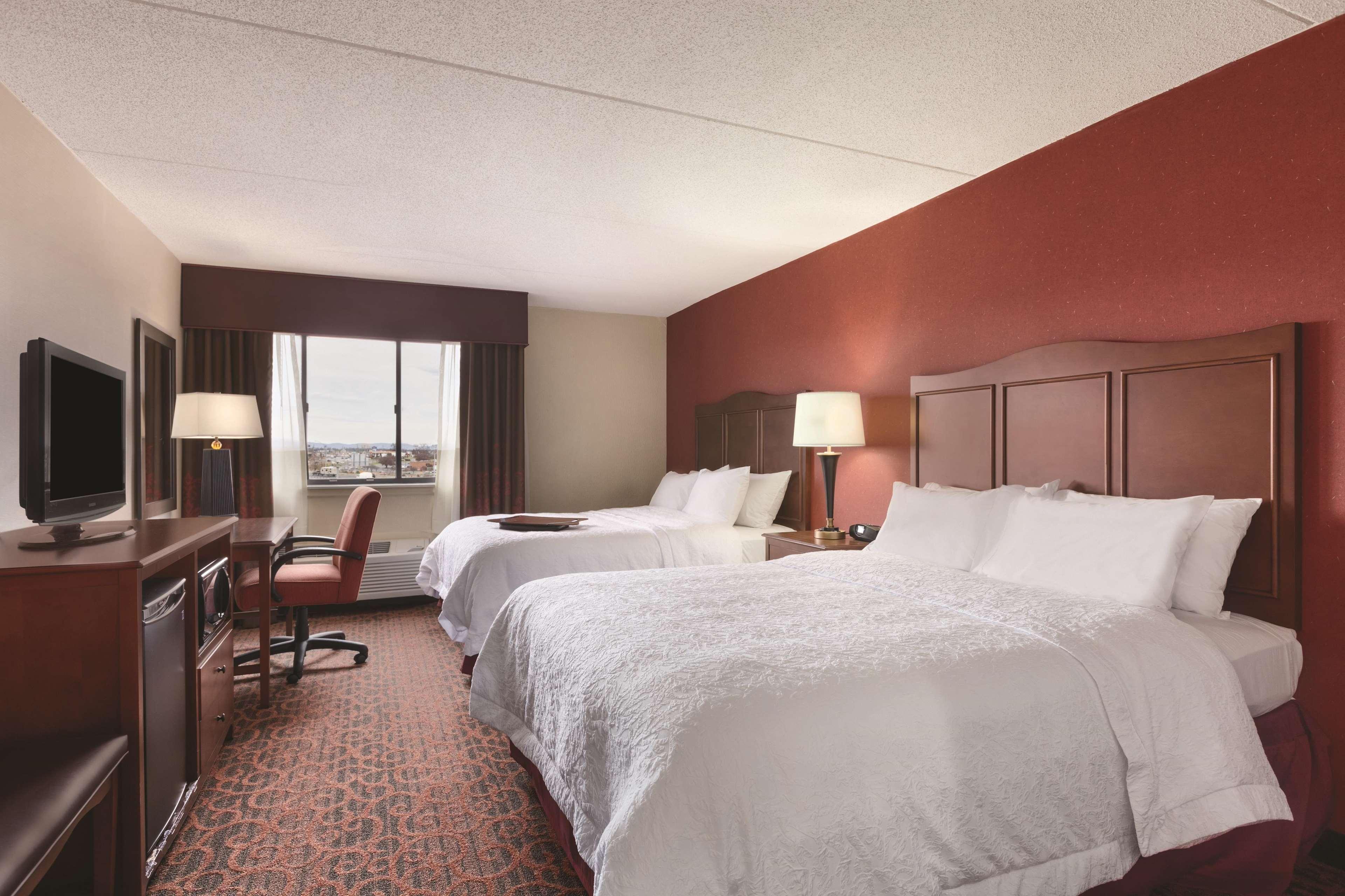 Hampton Inn Фредерик Экстерьер фото