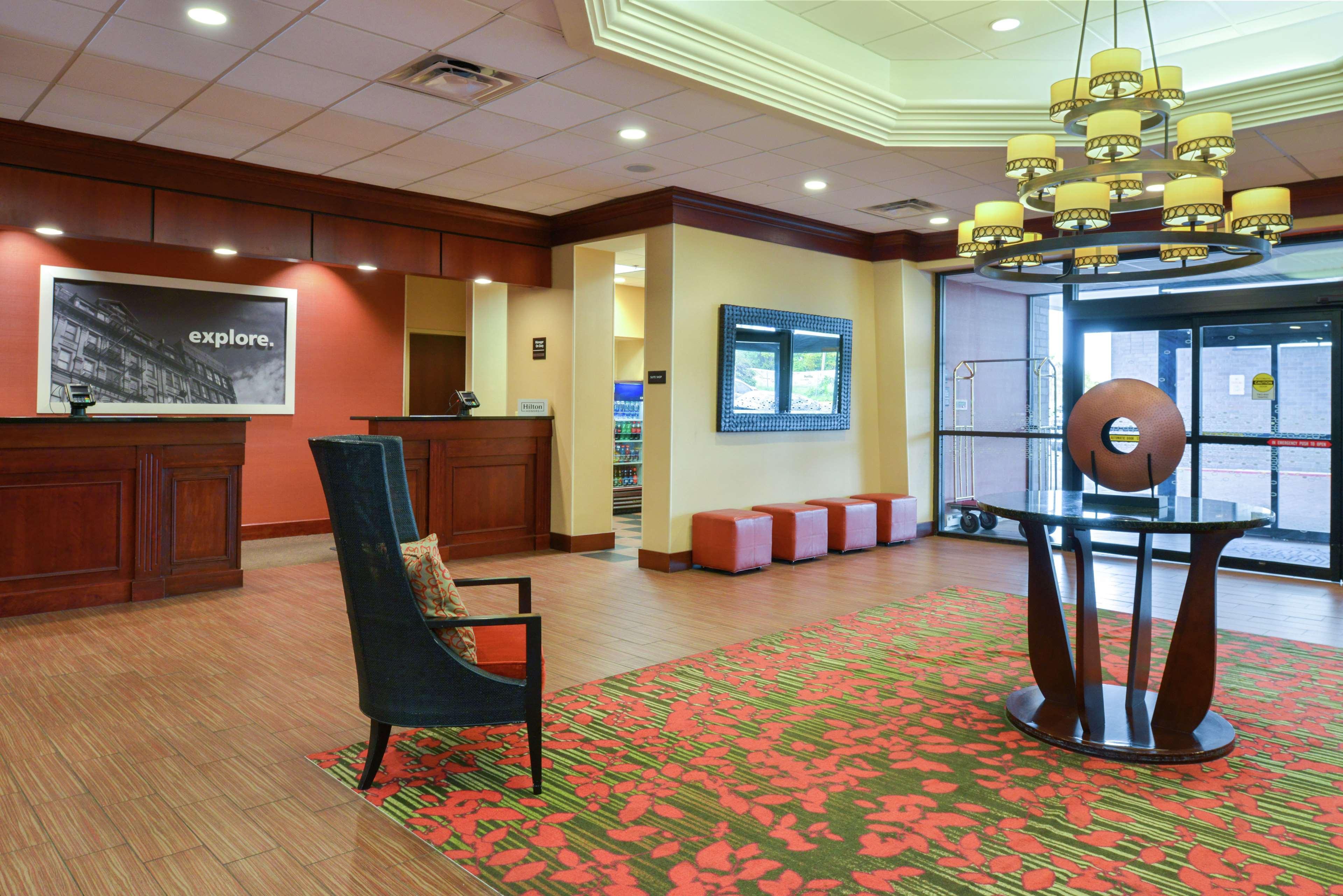 Hampton Inn Фредерик Экстерьер фото