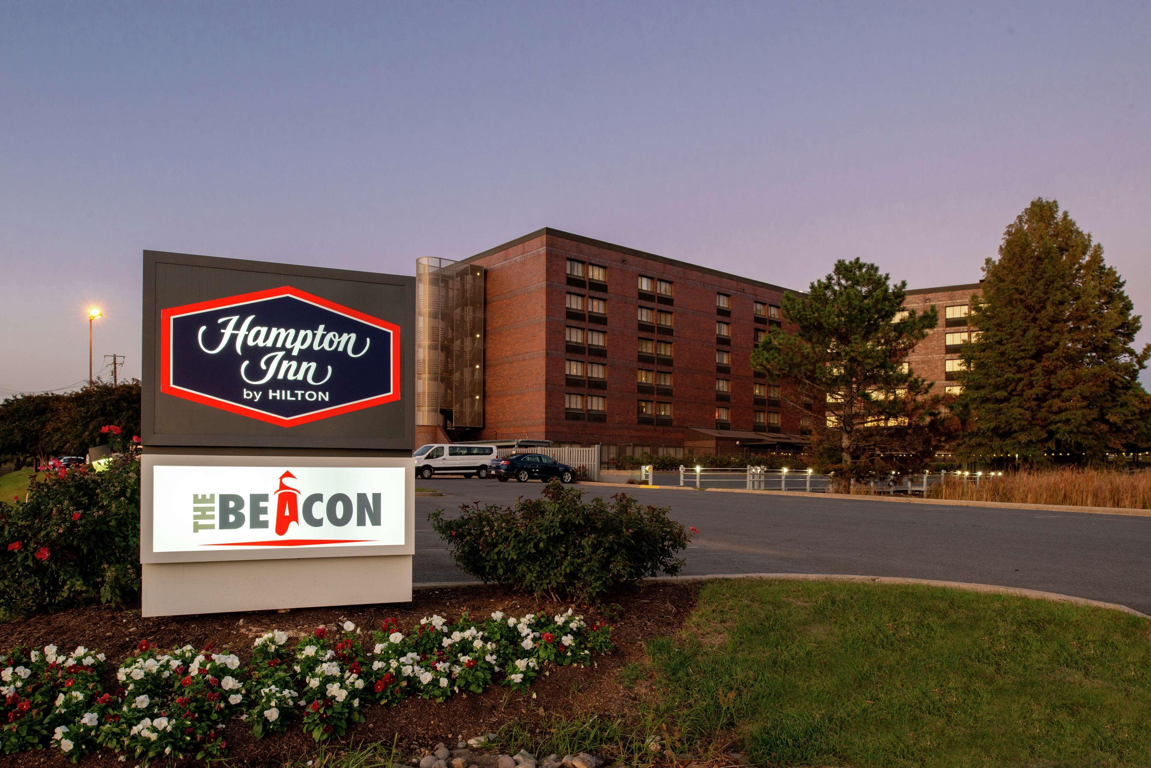 Hampton Inn Фредерик Экстерьер фото