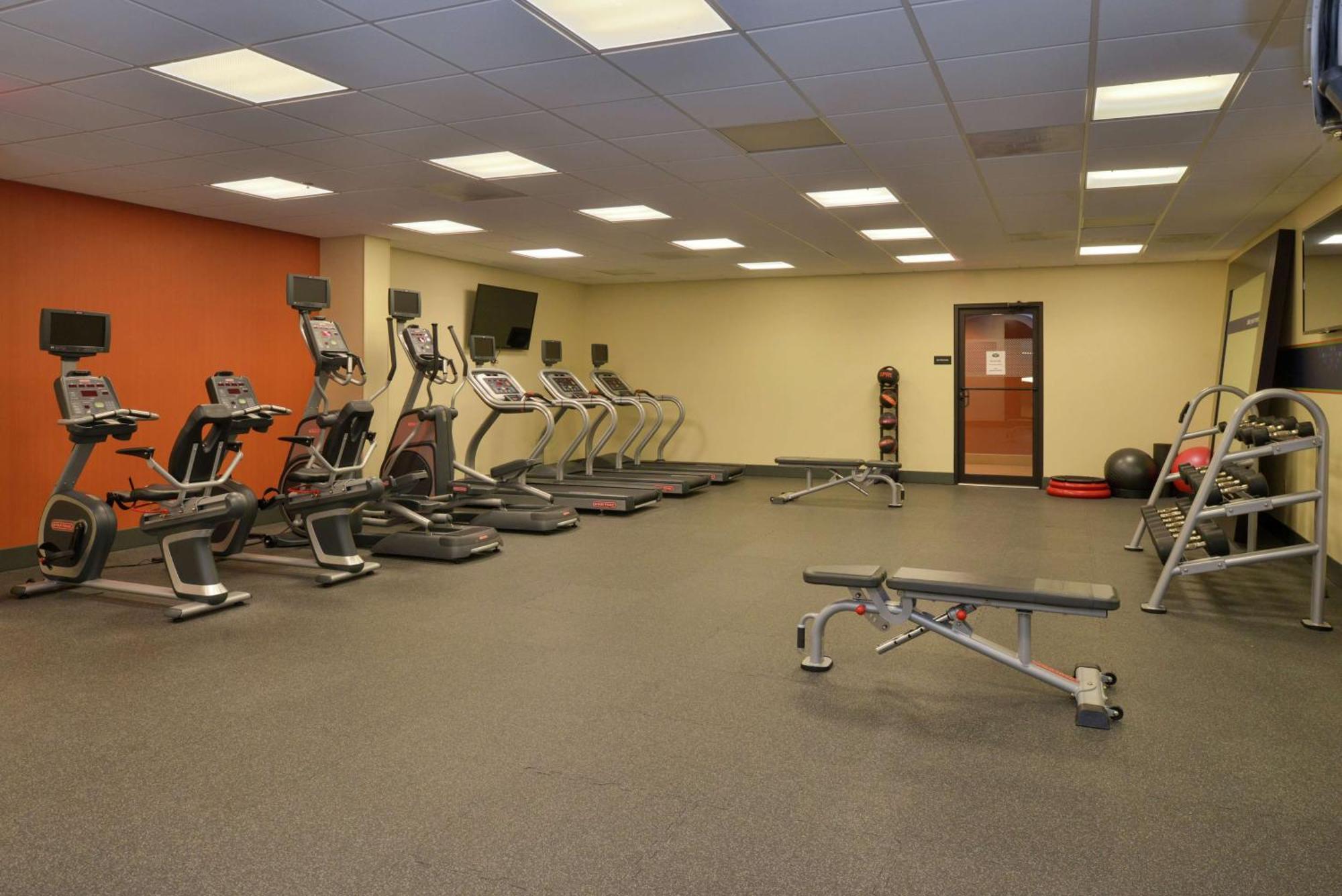 Hampton Inn Фредерик Экстерьер фото