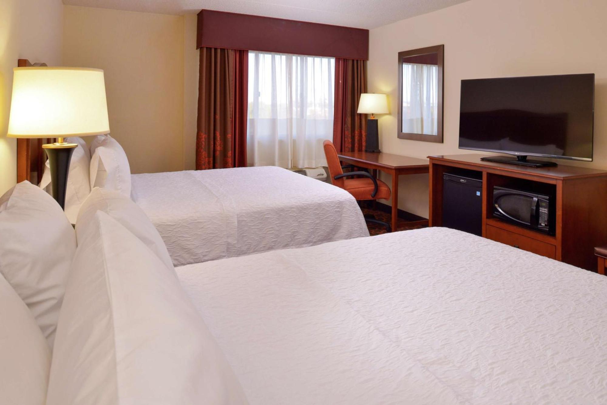 Hampton Inn Фредерик Экстерьер фото
