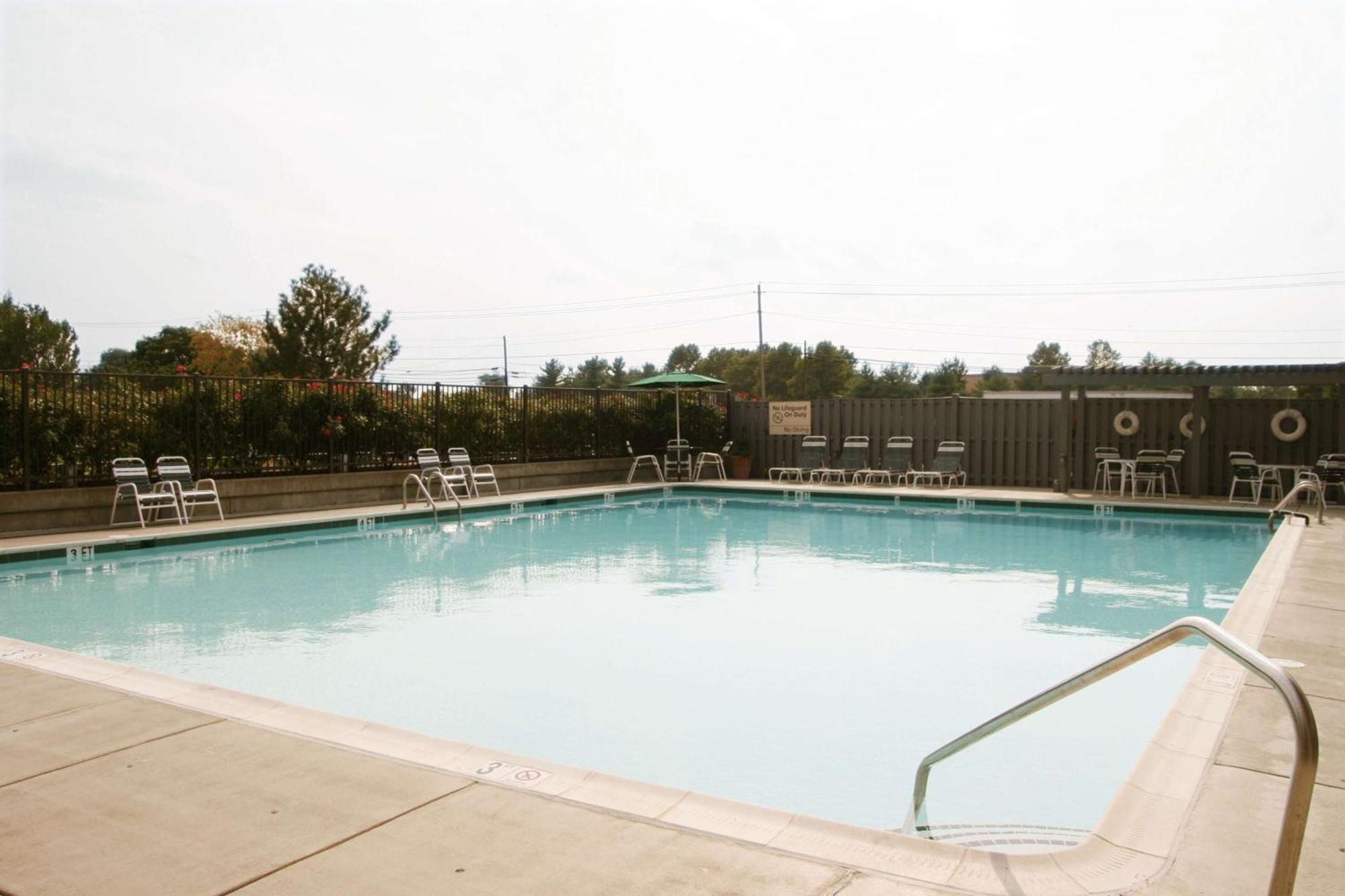 Hampton Inn Фредерик Экстерьер фото
