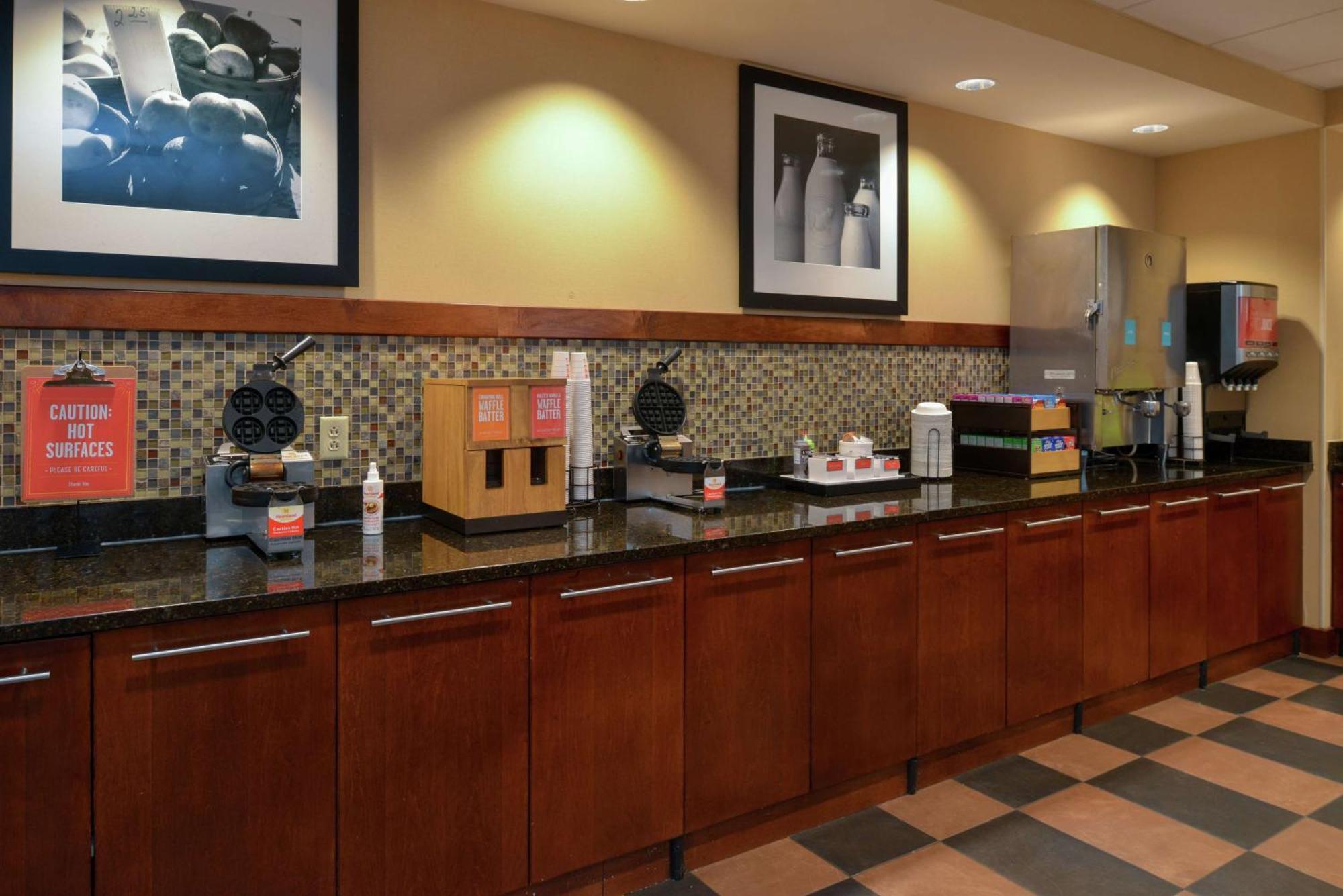 Hampton Inn Фредерик Экстерьер фото