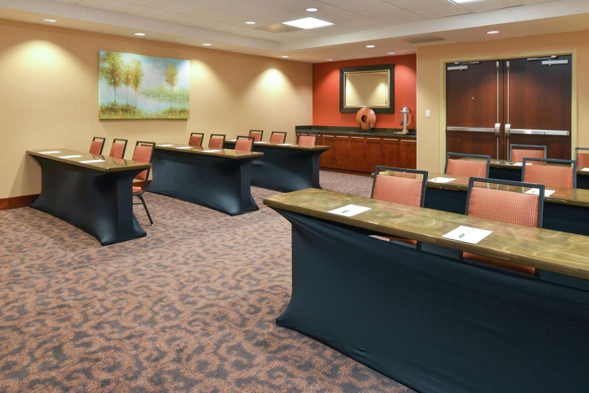Hampton Inn Фредерик Экстерьер фото
