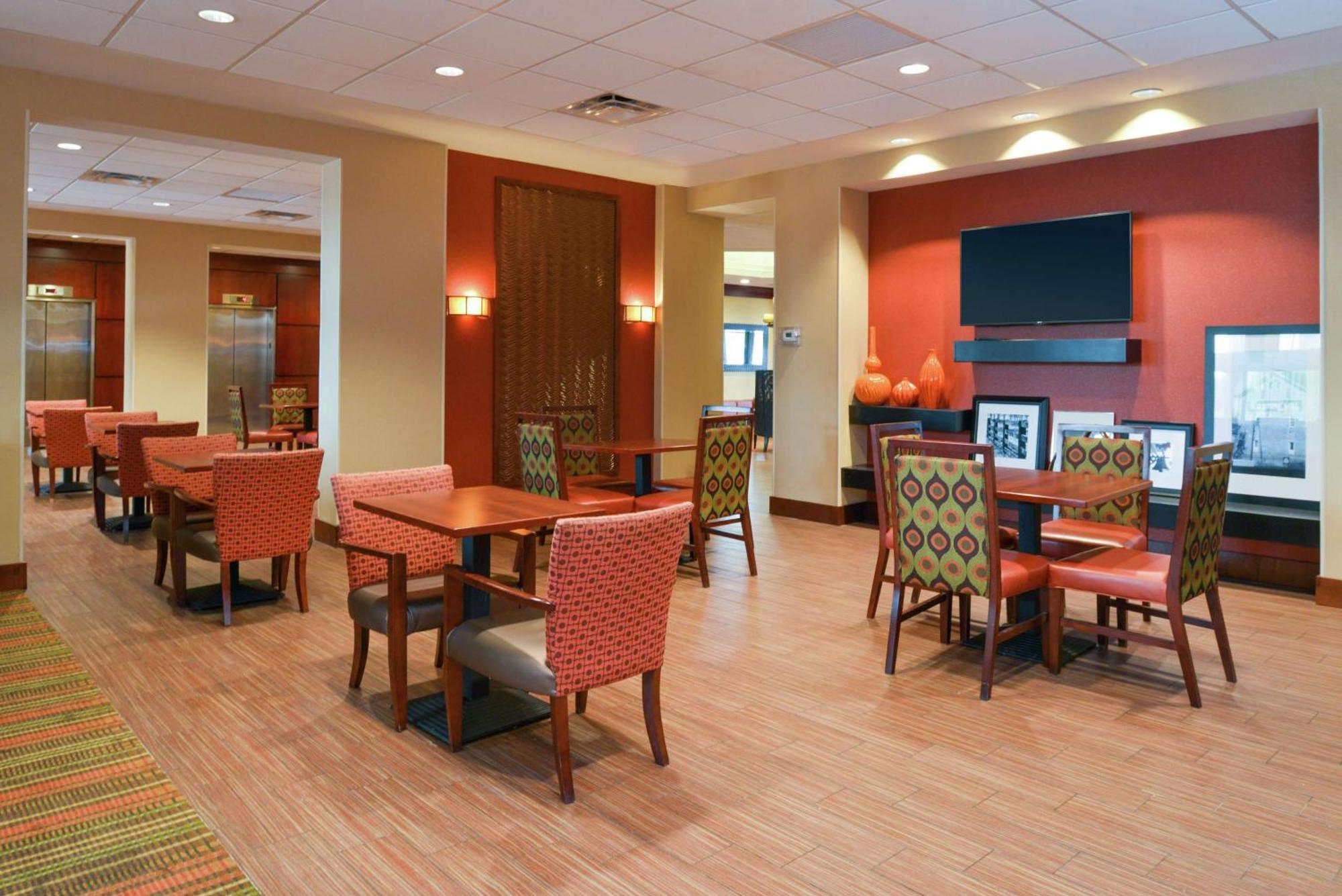 Hampton Inn Фредерик Экстерьер фото