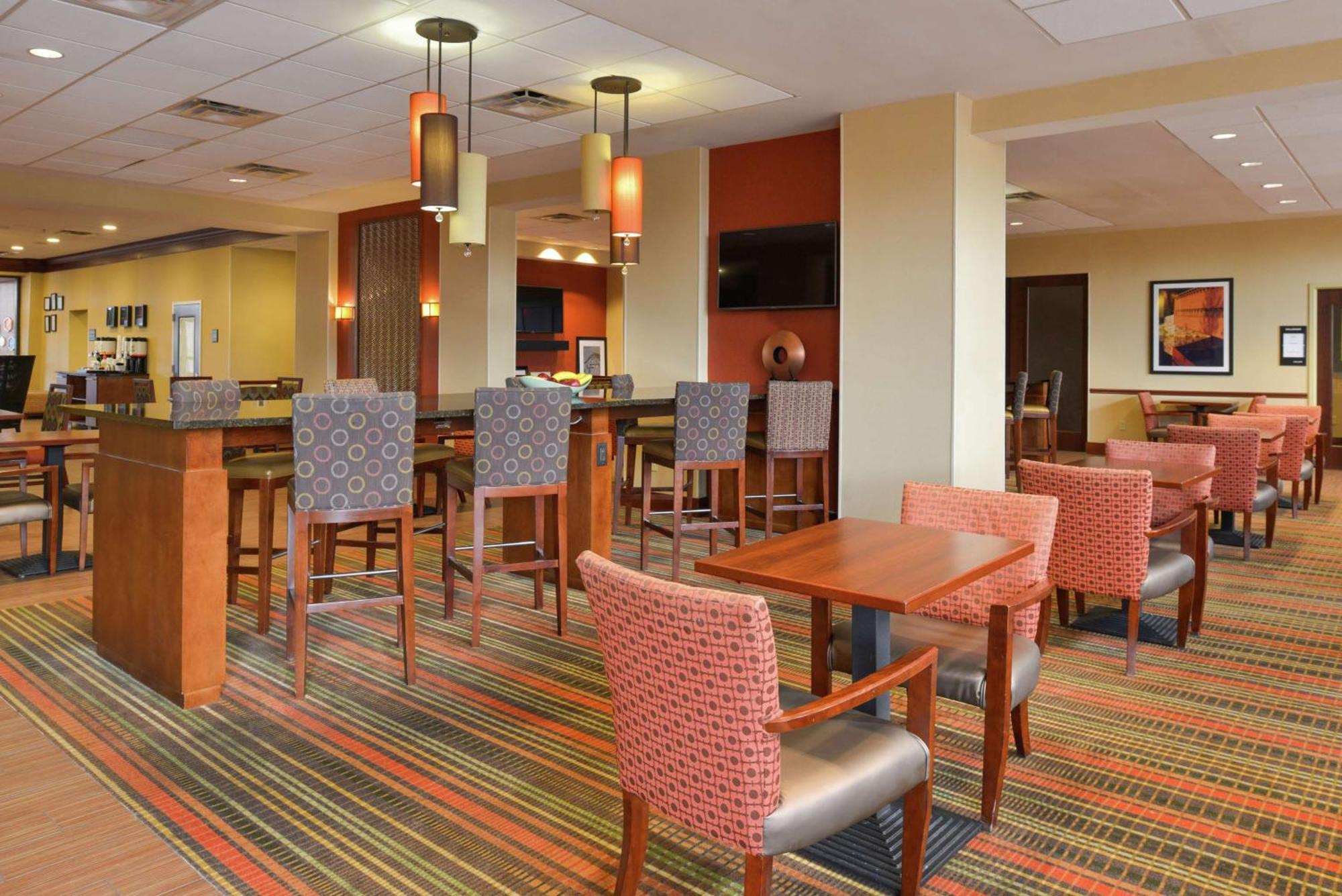 Hampton Inn Фредерик Экстерьер фото