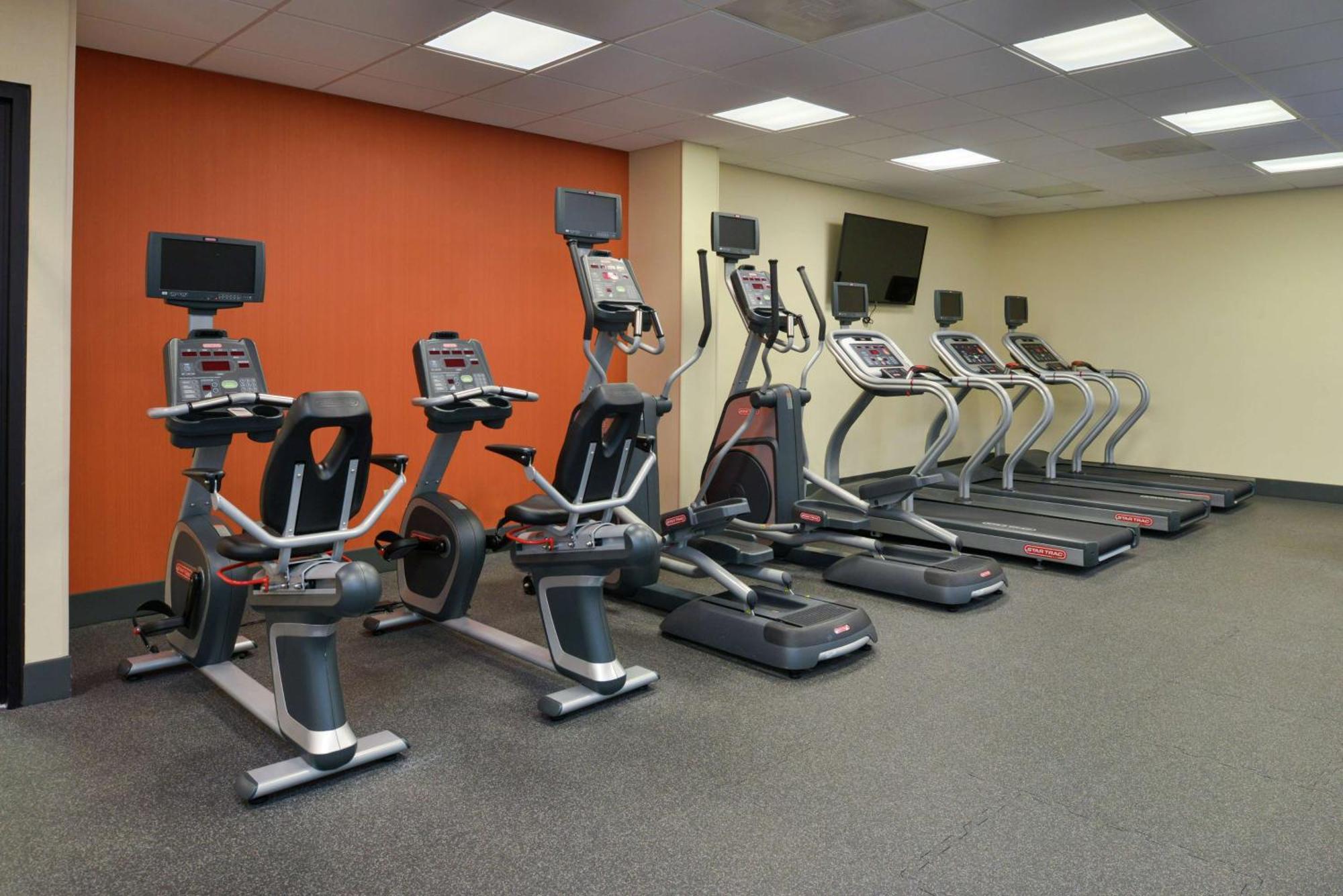 Hampton Inn Фредерик Экстерьер фото