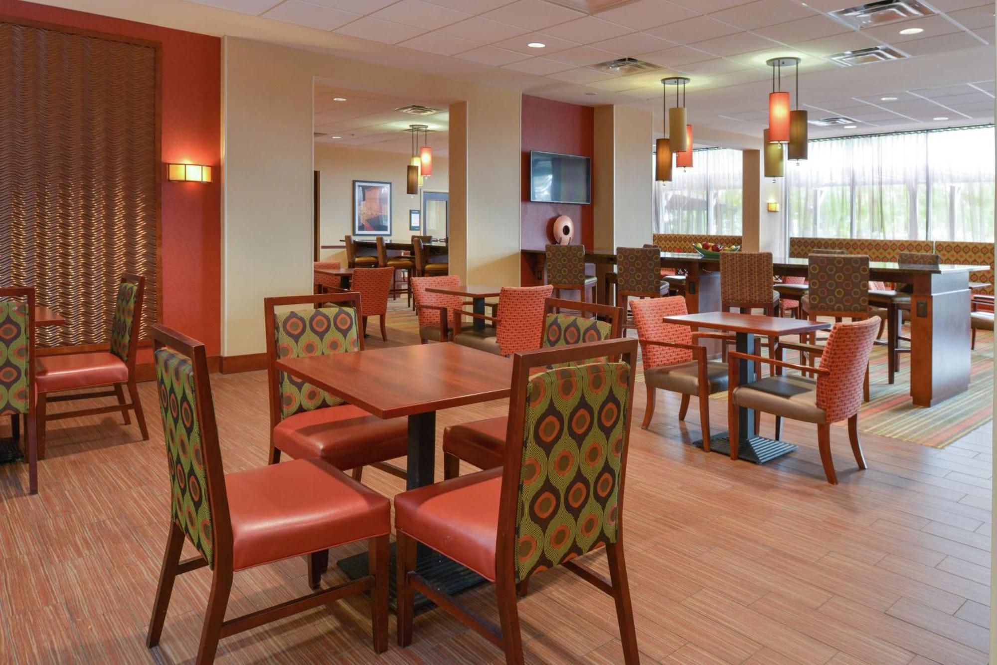 Hampton Inn Фредерик Экстерьер фото