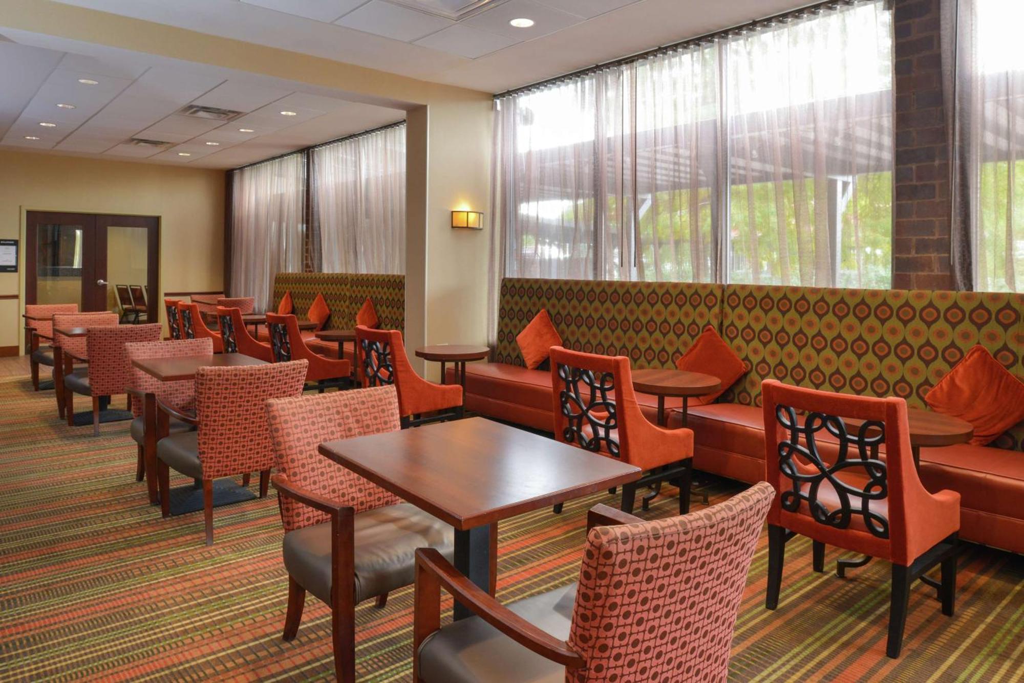 Hampton Inn Фредерик Экстерьер фото